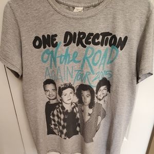 **SOLD** One Direction 2015 concert t-shirt